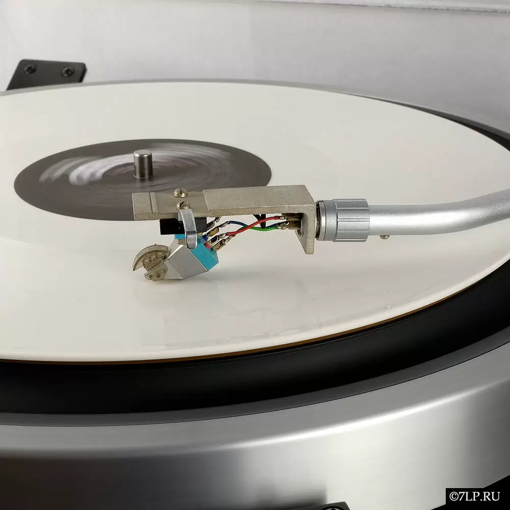 Как настроить вес прижима тонарма на виниловом проигрывателе Как настроить вес прижима тонарма на виниловом проигрывателе