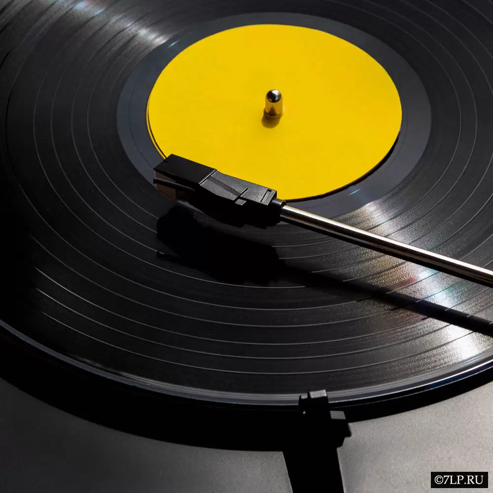 Правда ли, что цветной винил звучит хуже обычного черного? Разбираем главный миф коллекционеров